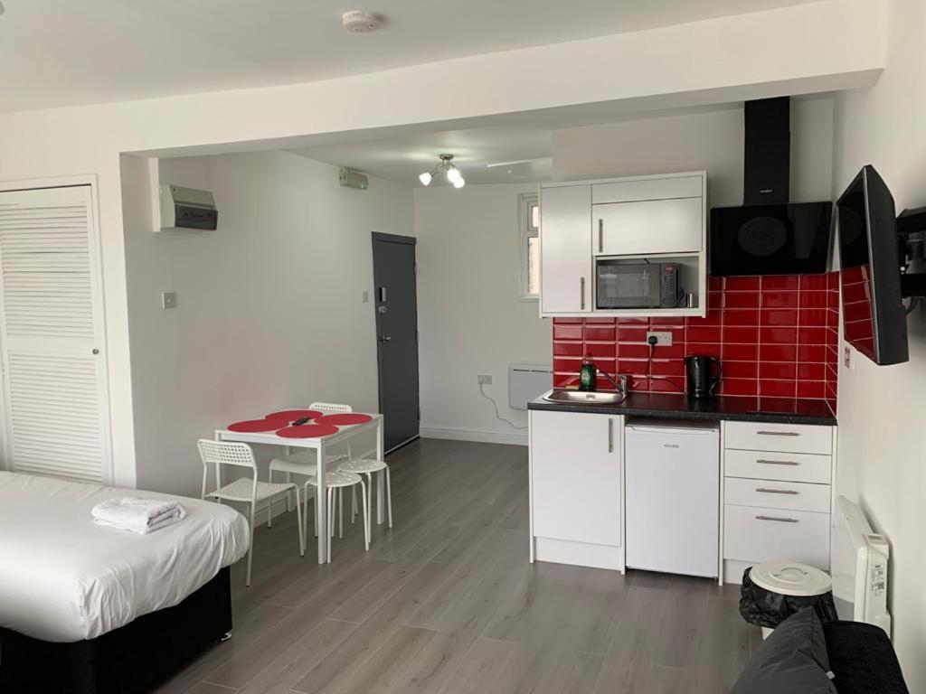 Comfortable - Cosy - Budget Studios In City Center Londres Exterior foto